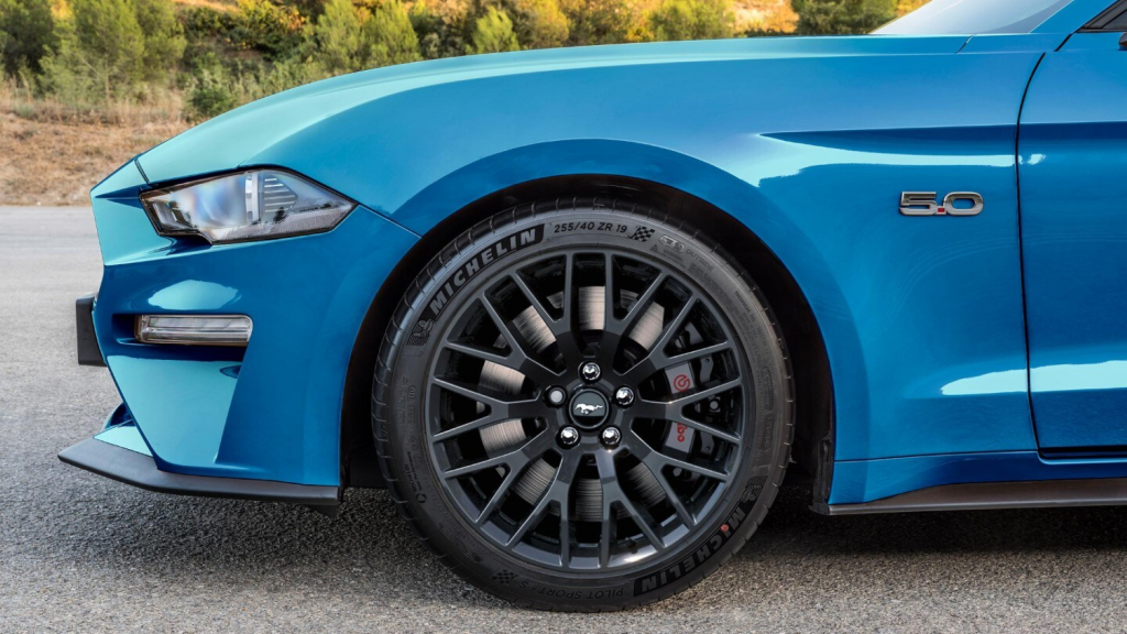 Ford Mustang 1