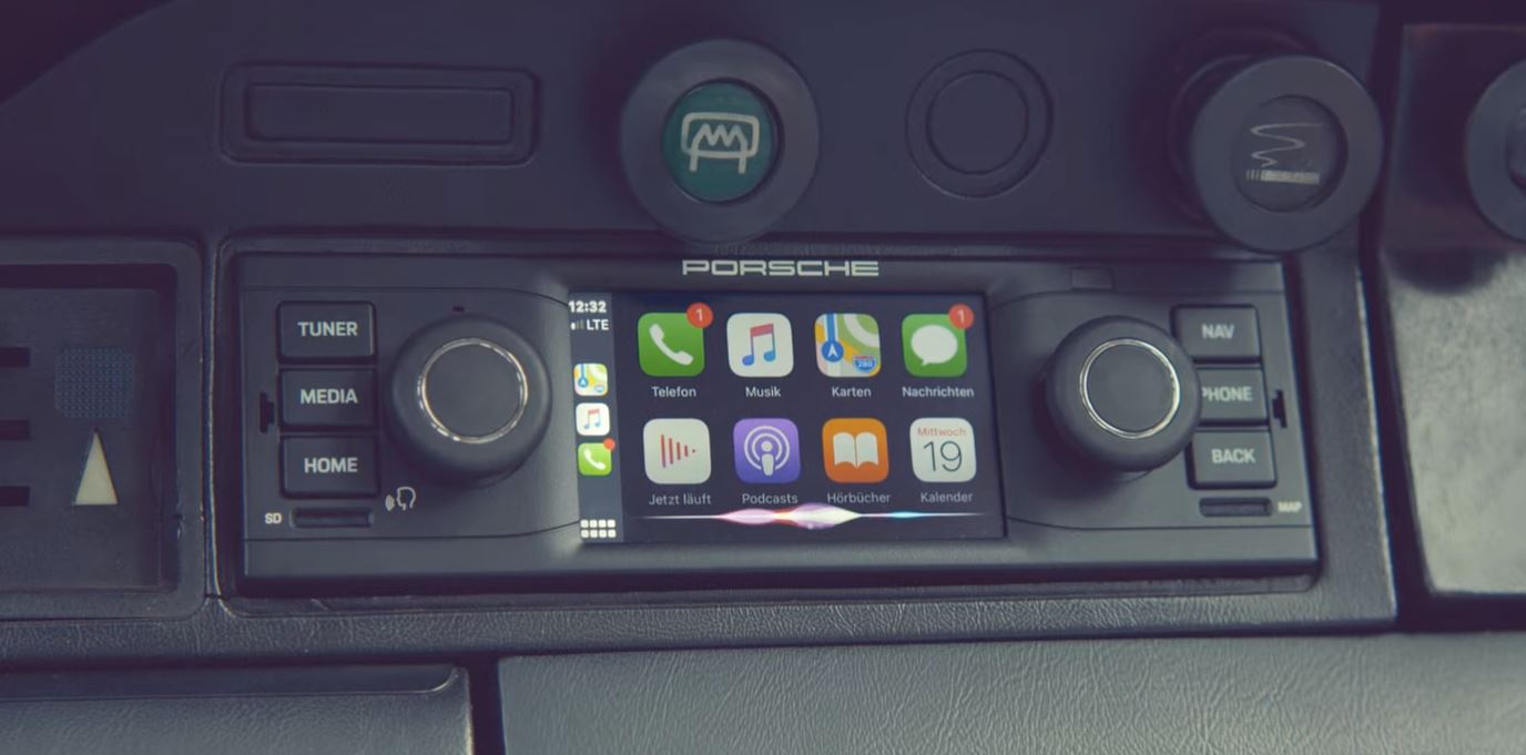 Questi due dispositivi portano Android Auto e CarPlay sulle Porsche