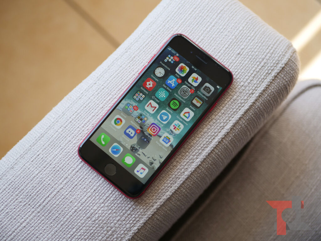 Apple iPhone SE (2020)