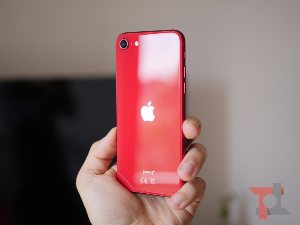 Miliardi facili per Apple col trucco degli iPhone senza cuffie e caricabatterie 4