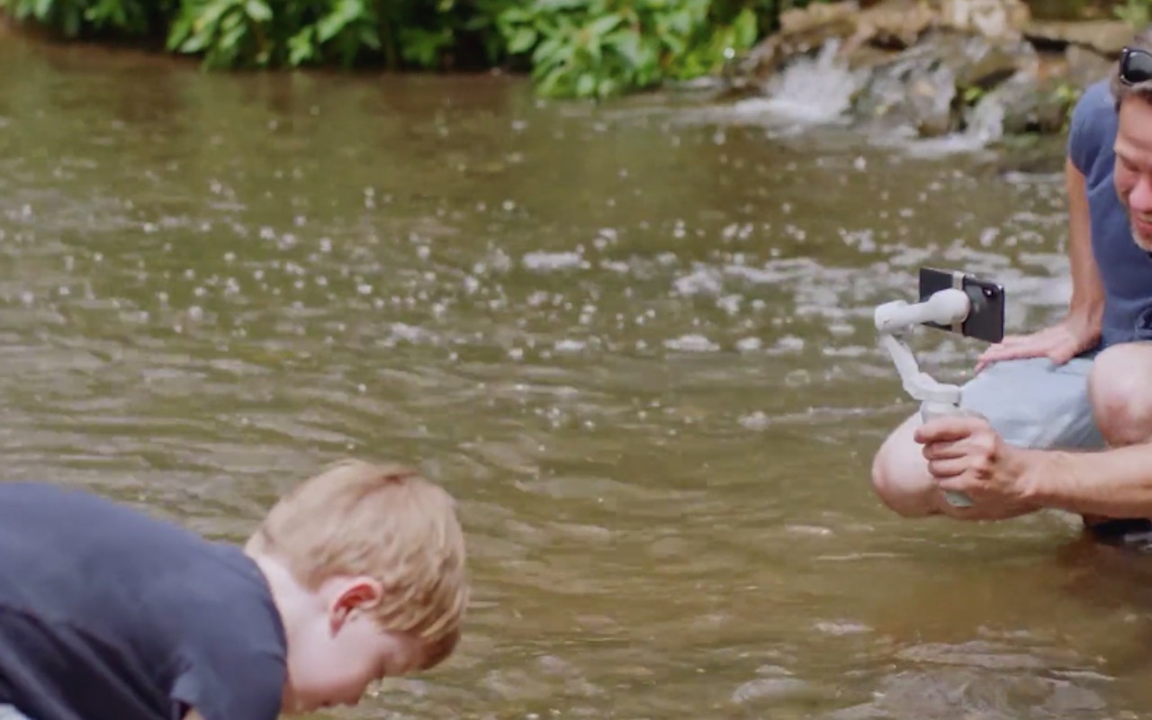 DJI lancia il gimbal OM 4 con aggancio magnetico e design pieghevole