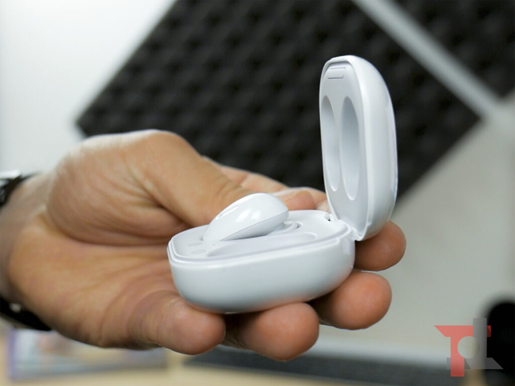 Le cuffie Samsung Galaxy Buds Live si aggiornano ancora per migliorare l'esperienza utente 2