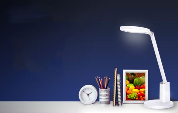 Huawei lancia un altoparlante portatile e una lampada da tavolo smart