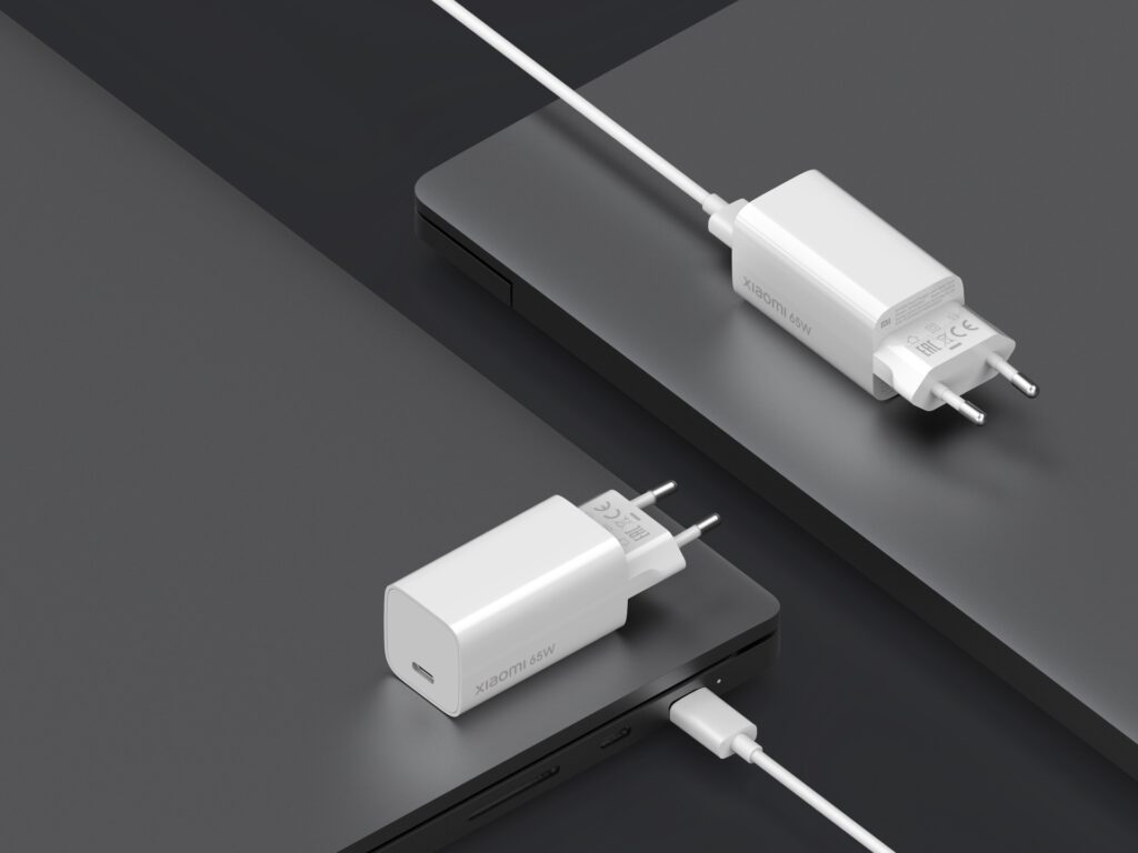 Xiaomi porta Mi Watch in Italia insieme a un caricabatterie da 65 watt 10