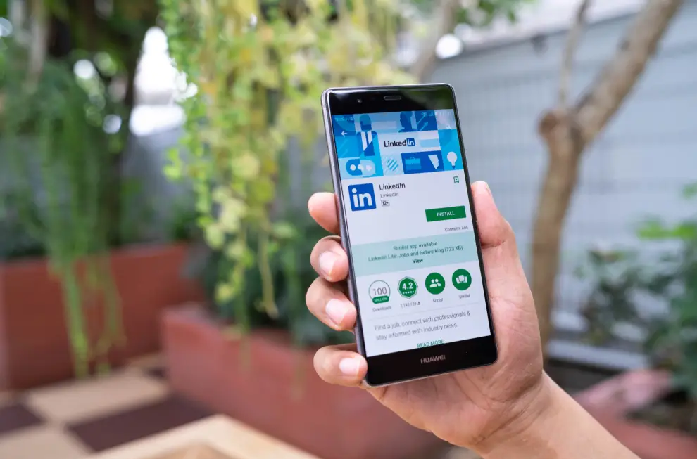 come cancellarsi da LinkedIn copertina