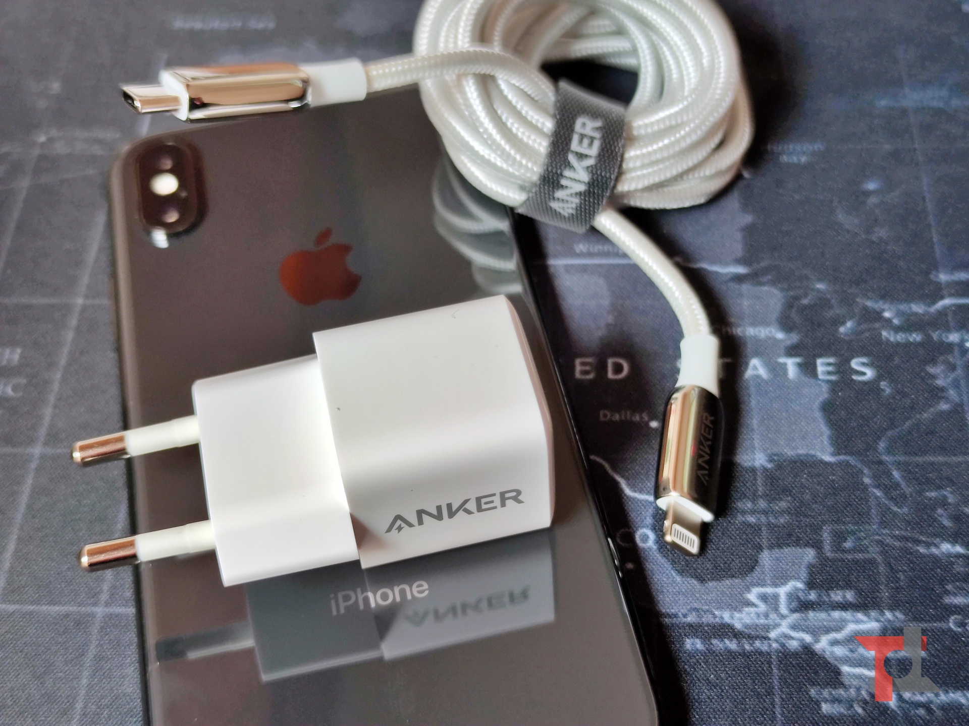 ANKER PowerPort III Nano è il caricabatterie perfetto per i nuovi iPhone ma non solo 4