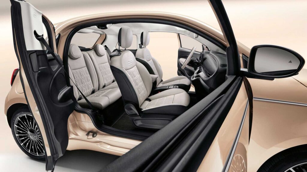 Nuova Fiat 500 elettrica: ecco modelli, allestimenti e prezzi 8