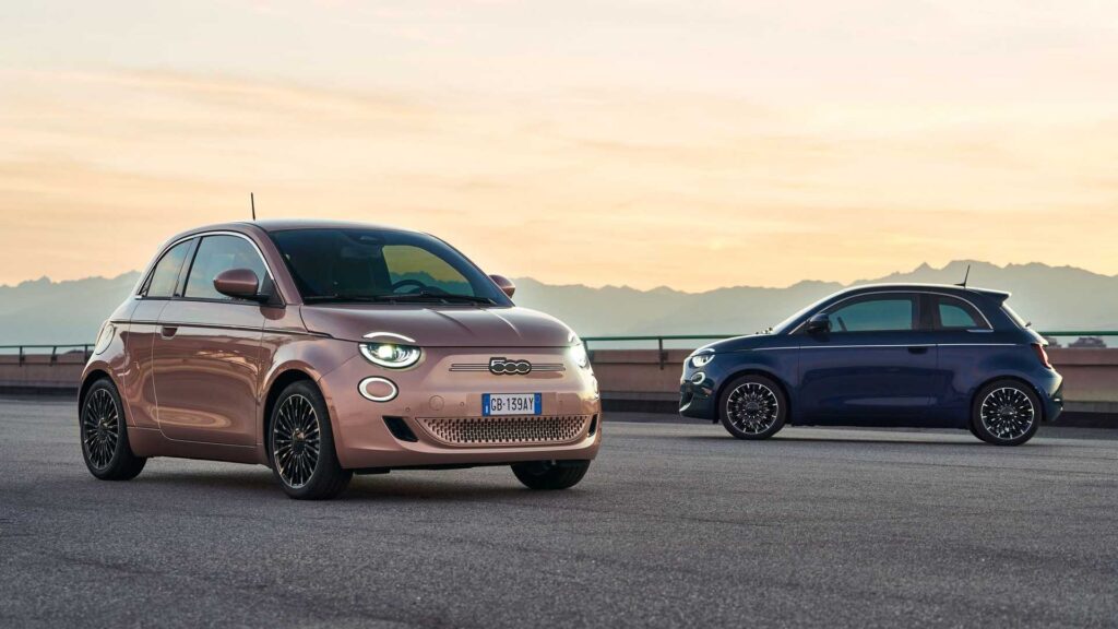 Nuova Fiat 500 elettrica: ecco modelli, allestimenti e prezzi 12