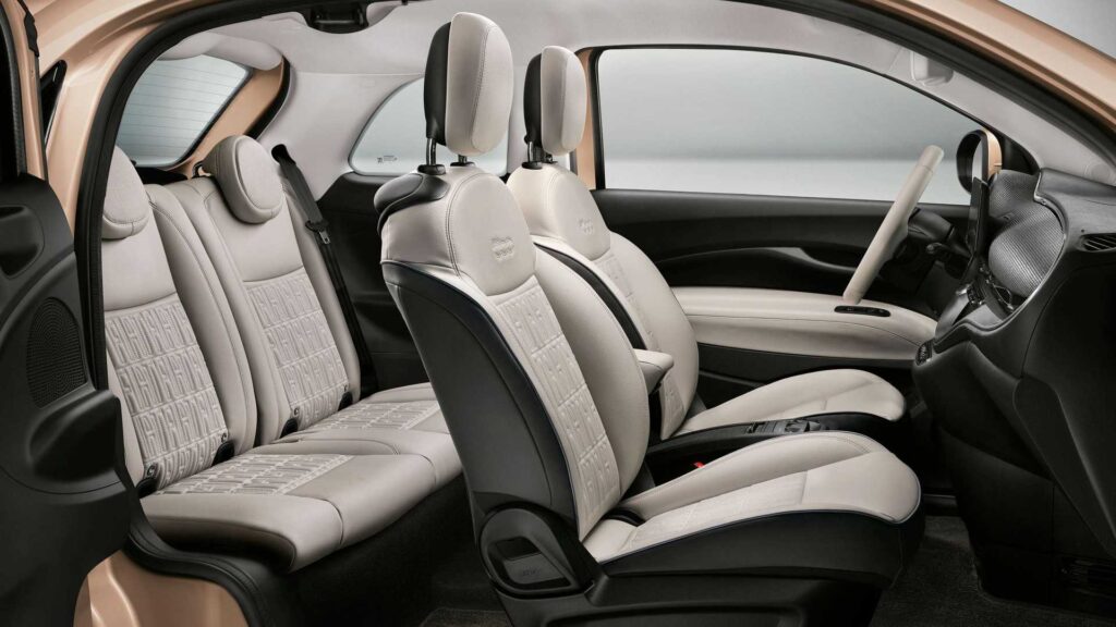 Nuova Fiat 500 elettrica: ecco modelli, allestimenti e prezzi 9