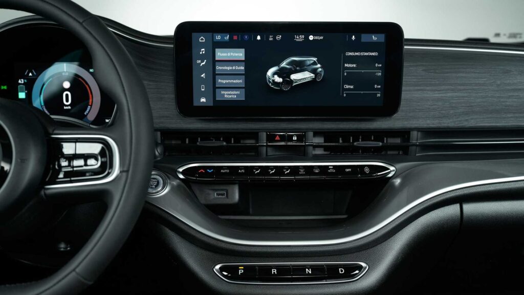 Nuova Fiat 500 elettrica: ecco modelli, allestimenti e prezzi 15