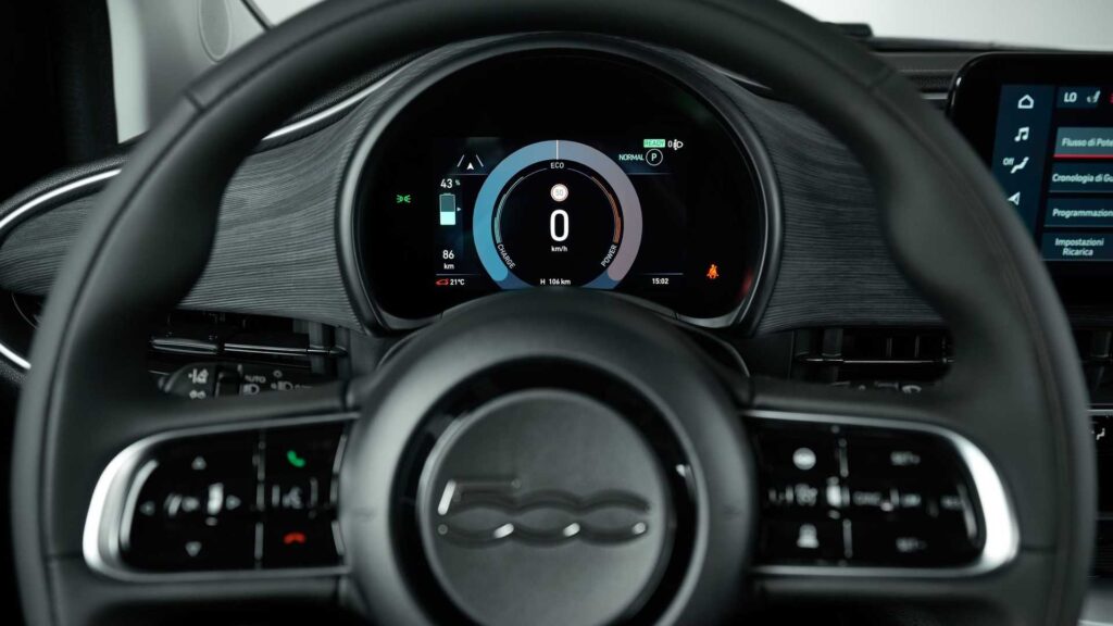 Nuova Fiat 500 elettrica: ecco modelli, allestimenti e prezzi 16