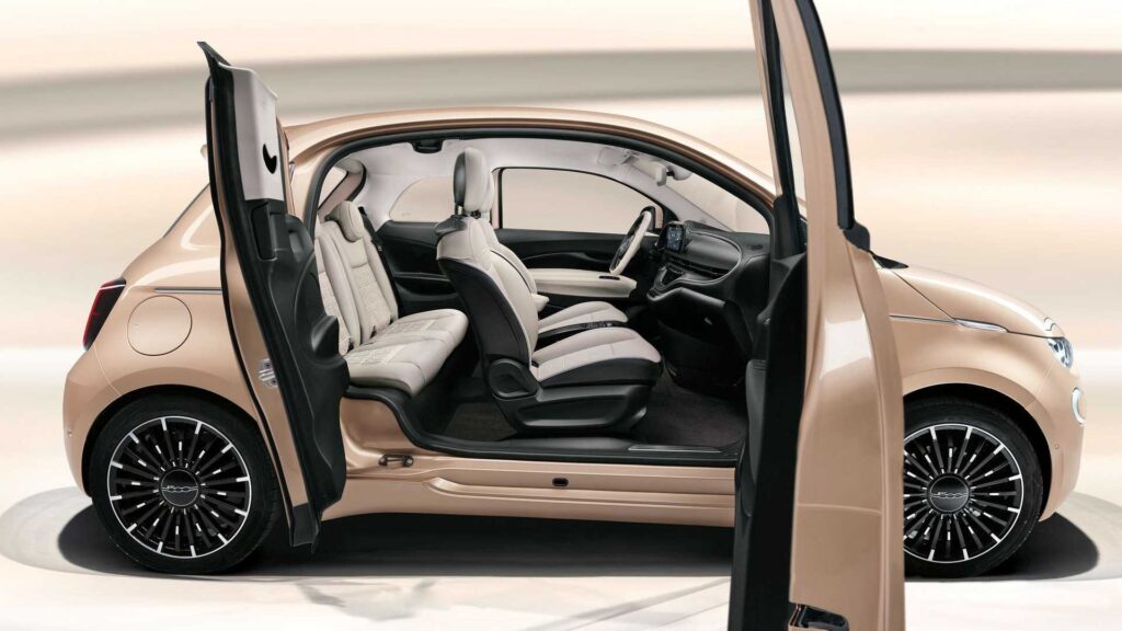 Nuova Fiat 500 elettrica: ecco modelli, allestimenti e prezzi 4