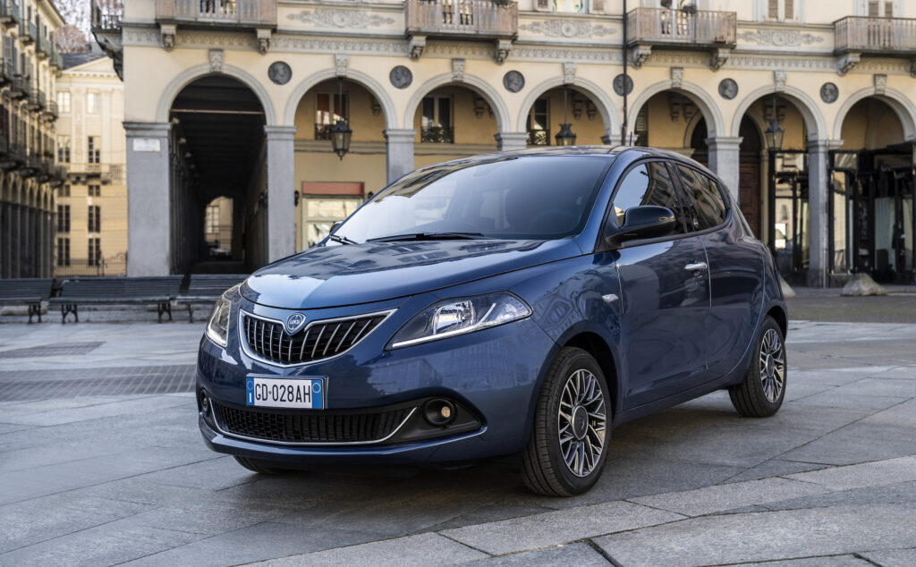 Lancia Ypsilon si rifà il viso, abbraccia la tecnologia e pensa all'ambiente 4
