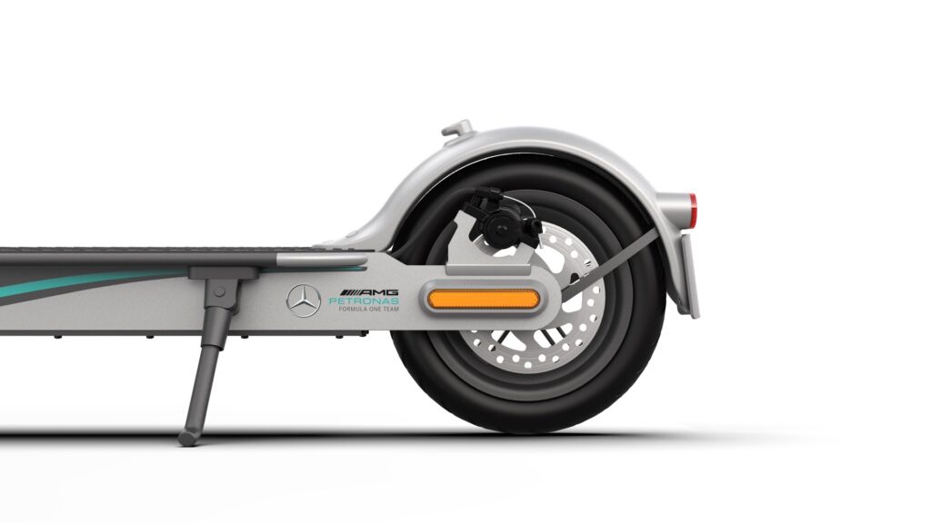 Xiaomi annuncia Mi TV Q1 75" e Mi Electric Scooter Pro 2 Mercedes-AMG Petronas F1 14