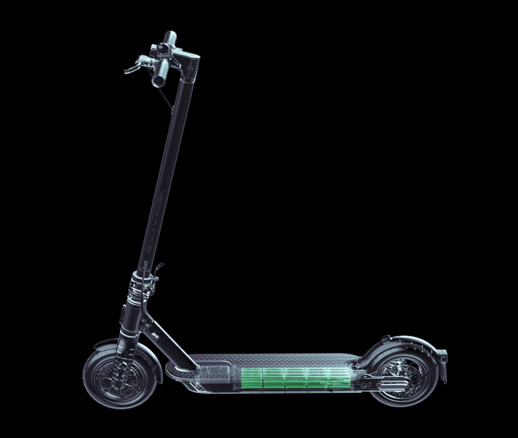 Xiaomi annuncia Mi TV Q1 75" e Mi Electric Scooter Pro 2 Mercedes-AMG Petronas F1 15