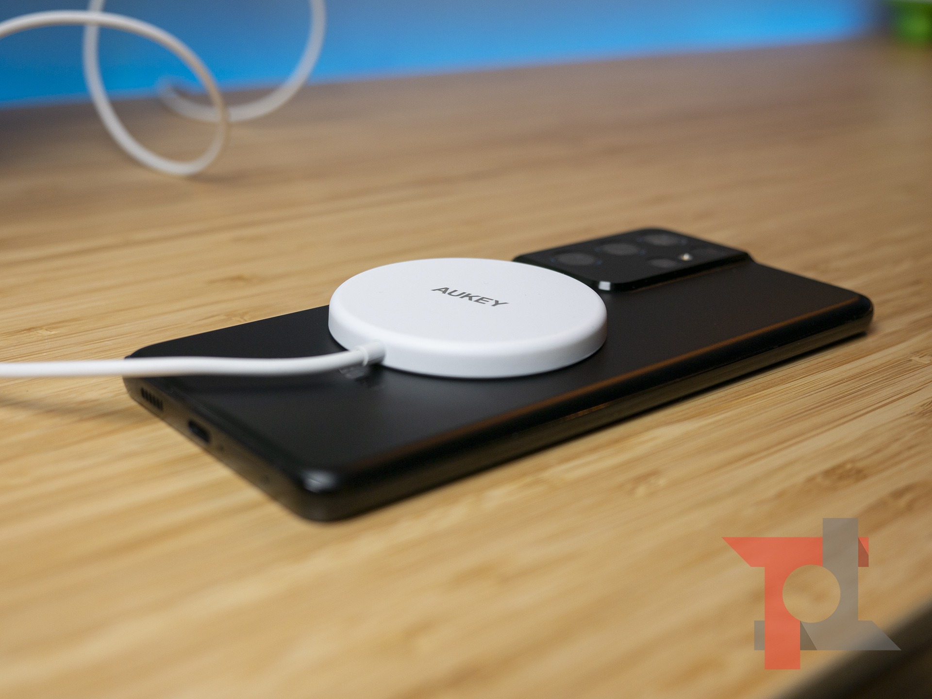 AUKEY lancia Aircore Magnetic wireless Charger, per iPhone 12 ma anche per Android 2