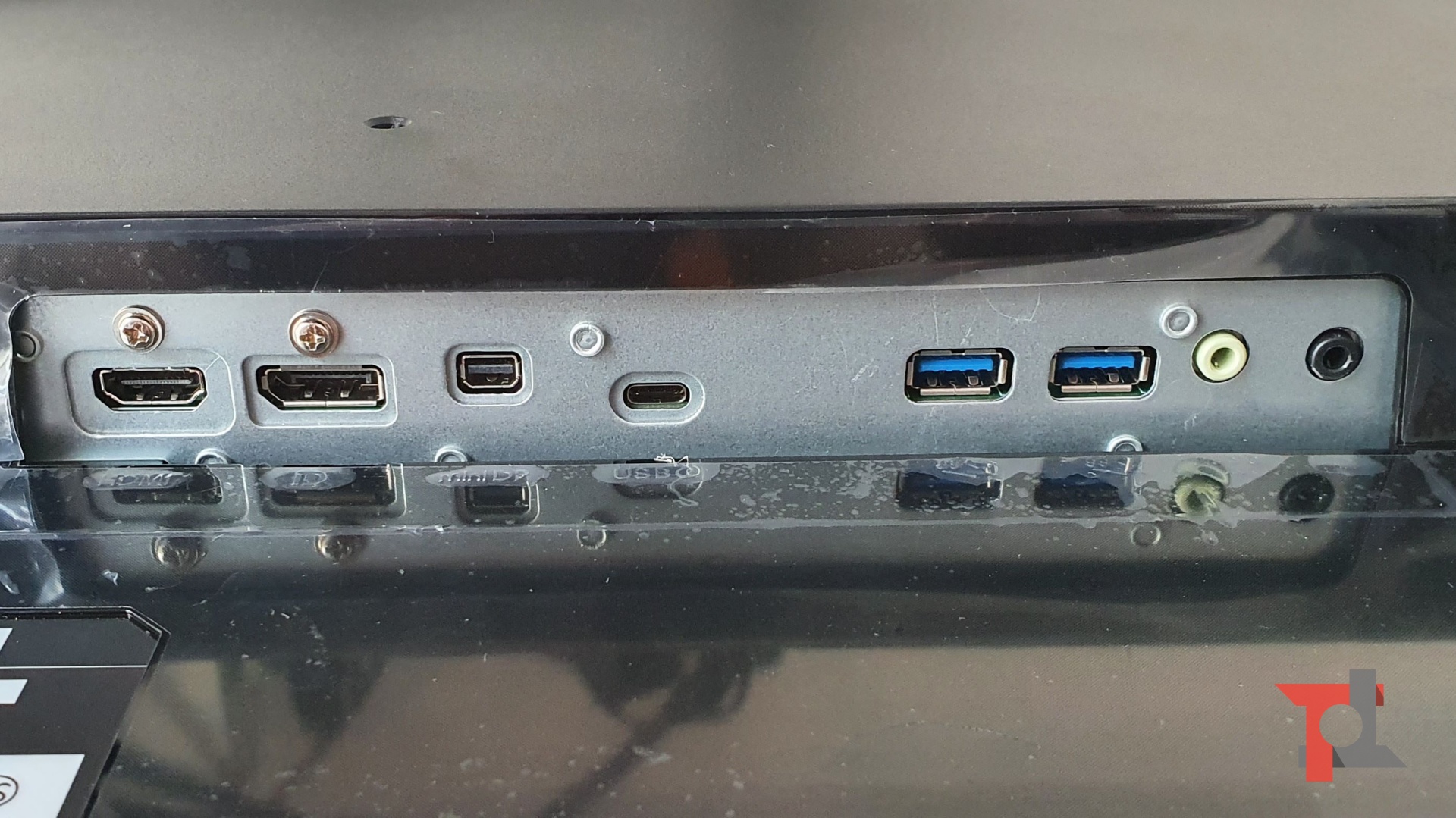 Un monitor da 43"per l'ufficio? Abbiamo provato il Philips 436M6VBPAB con risoluzione 4K 3