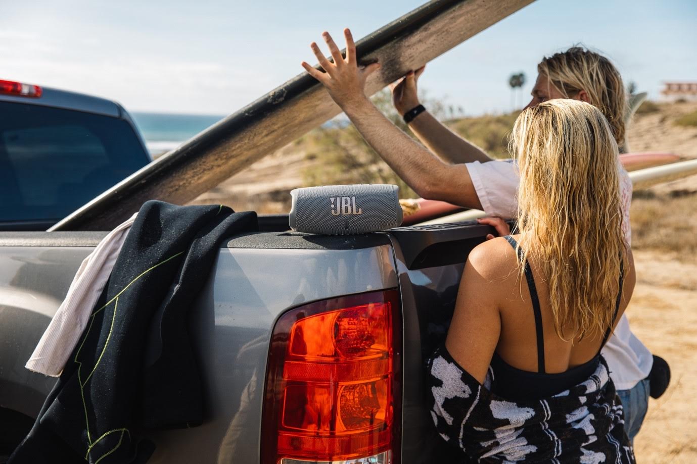 A ognuno il suo speaker JBL! E’ l’alleato perfetto per l’estate 2