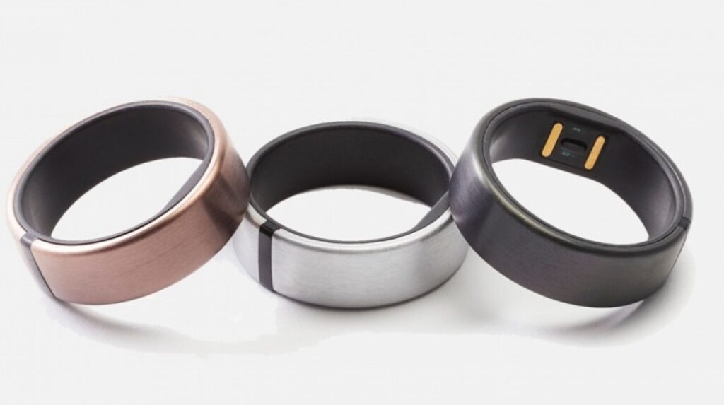 Fitbit brevetta un anello intelligente che misura saturazione e pressione del sangue 2