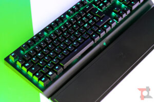 Il monitor Samsung più curvo del mercato è in offerta su Amazon con anche tastiera e mouse di Razer 4