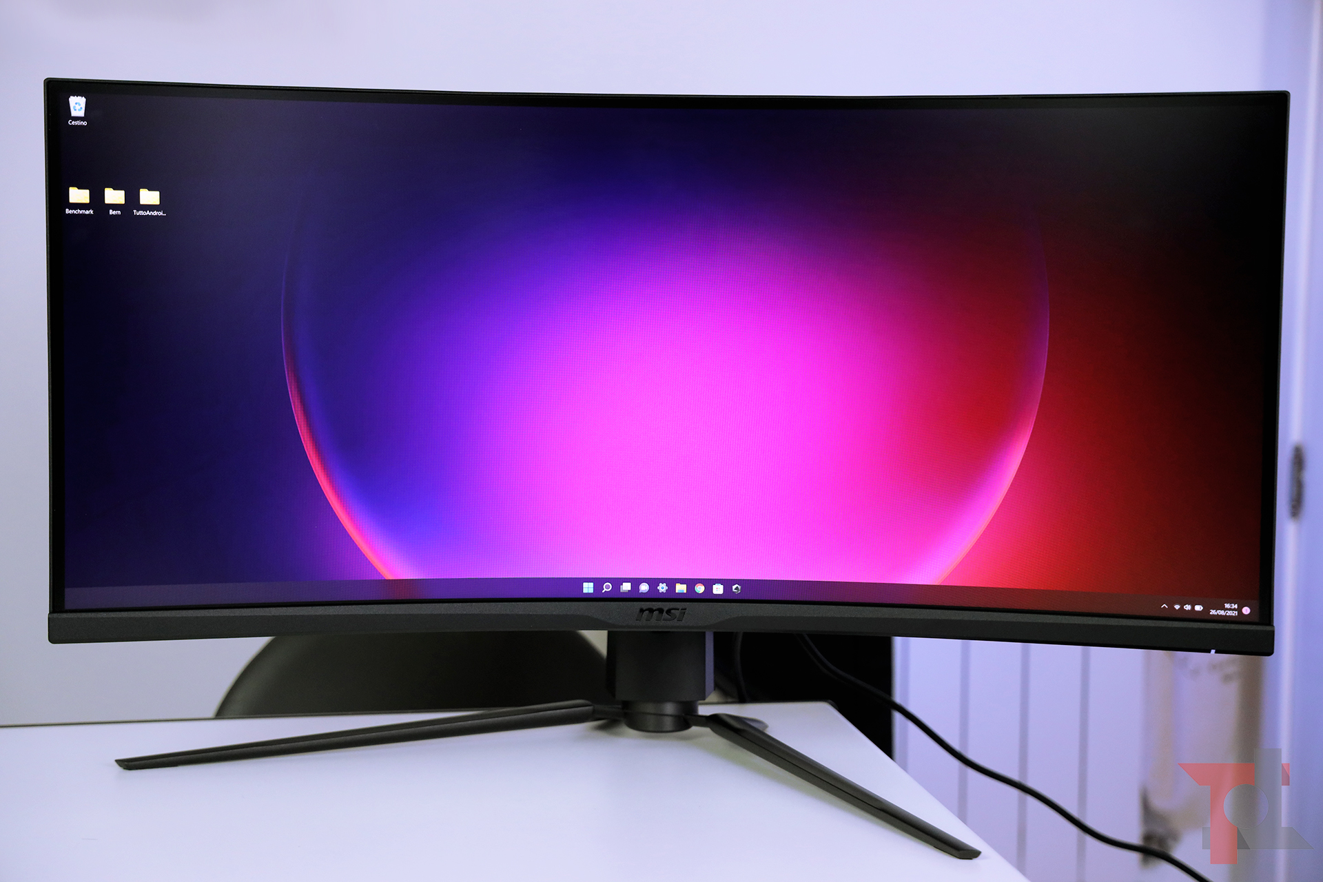 MSI MPG ARTYMIS 343CQR recensione