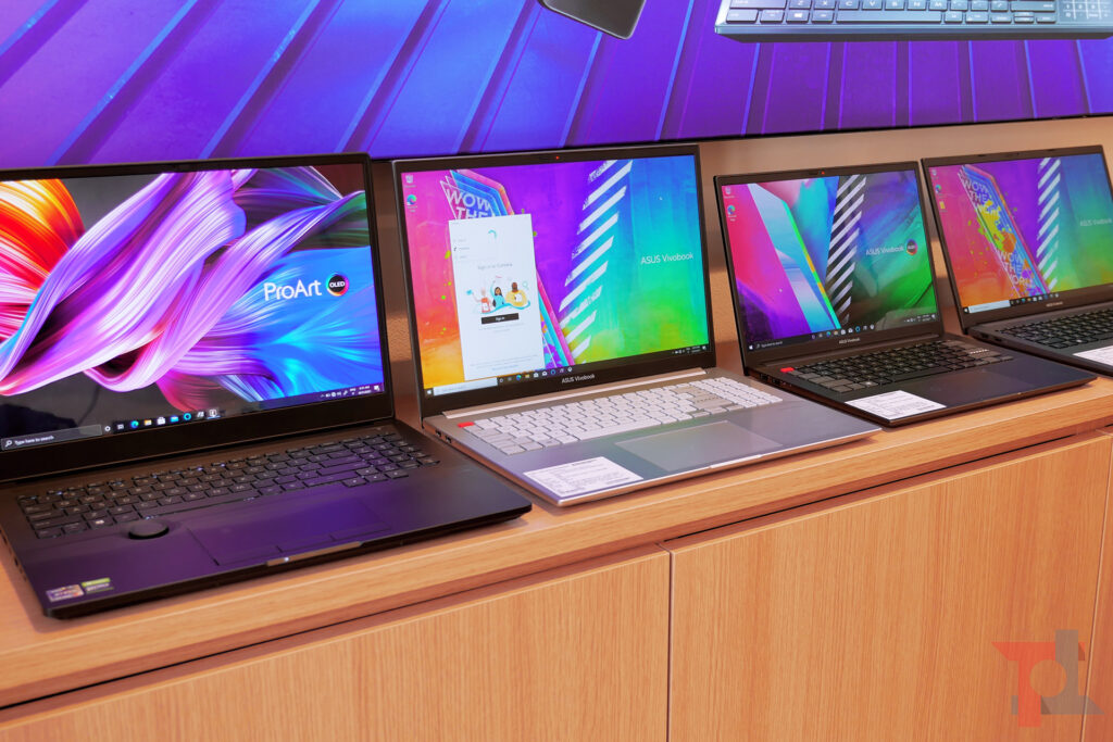 ASUS ci va giù pesante e annuncia tantissime novità con soluzioni OLED 2