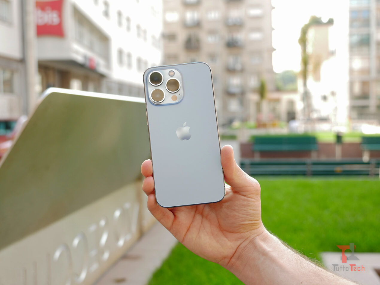 Più autonomia per iPhone 14, ma non grazie a una batteria maggiorata, si vocifera