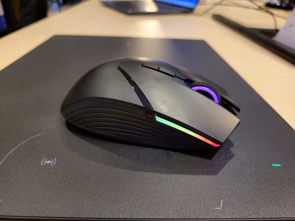 Huawei lancia MateView GT in Italia insieme un paio di accessori per notebook 17