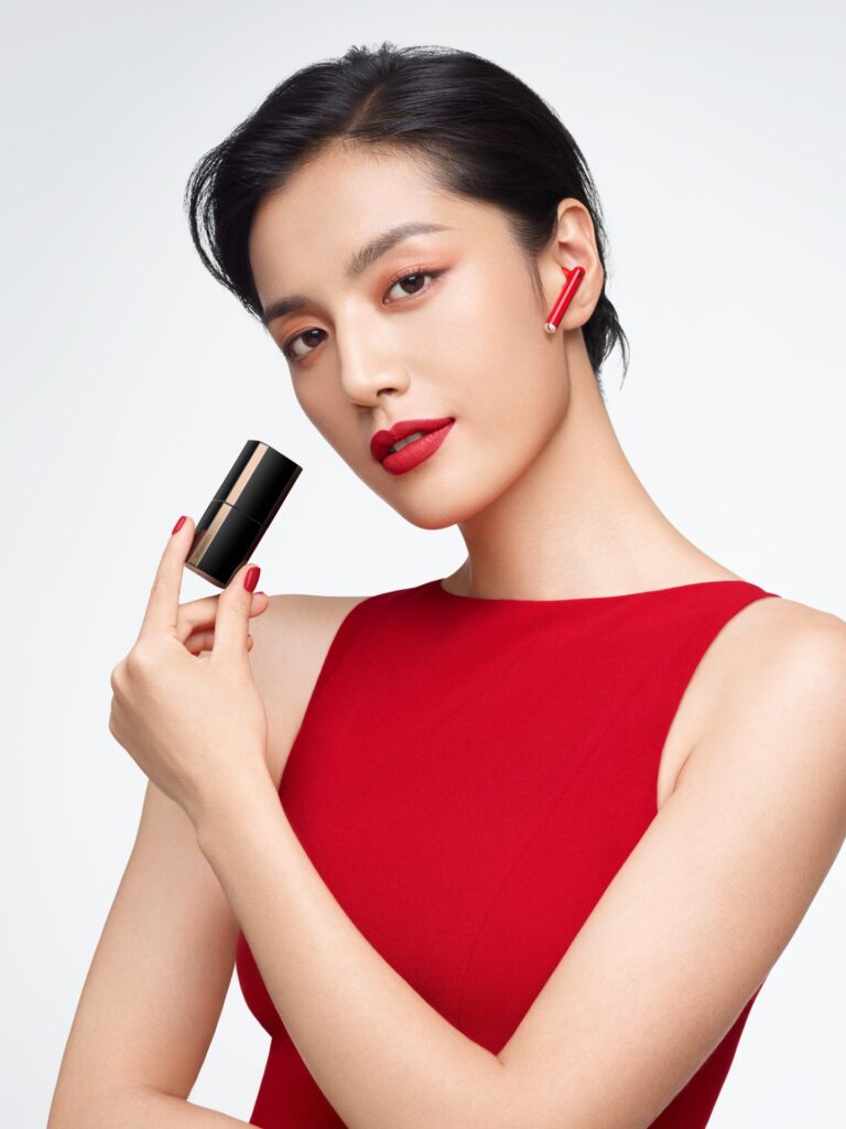 No, questo non è un rossetto, sono le cuffie Huawei FreeBuds4 Lipstick 1