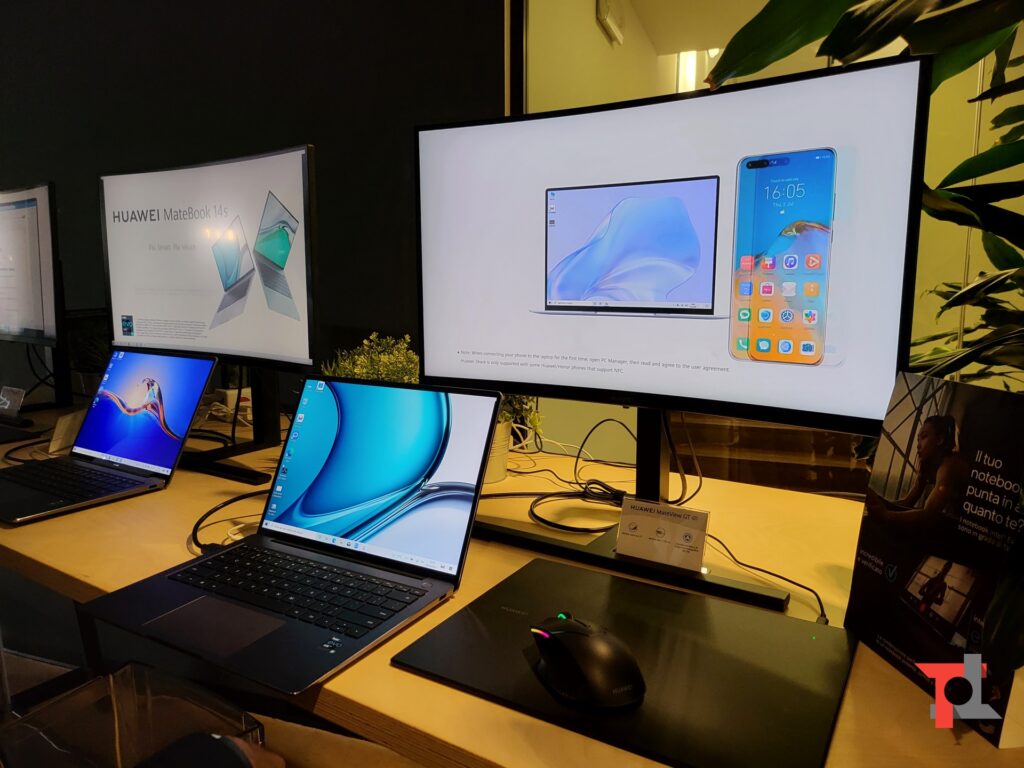 Huawei lancia MateView GT in Italia insieme un paio di accessori per notebook 4