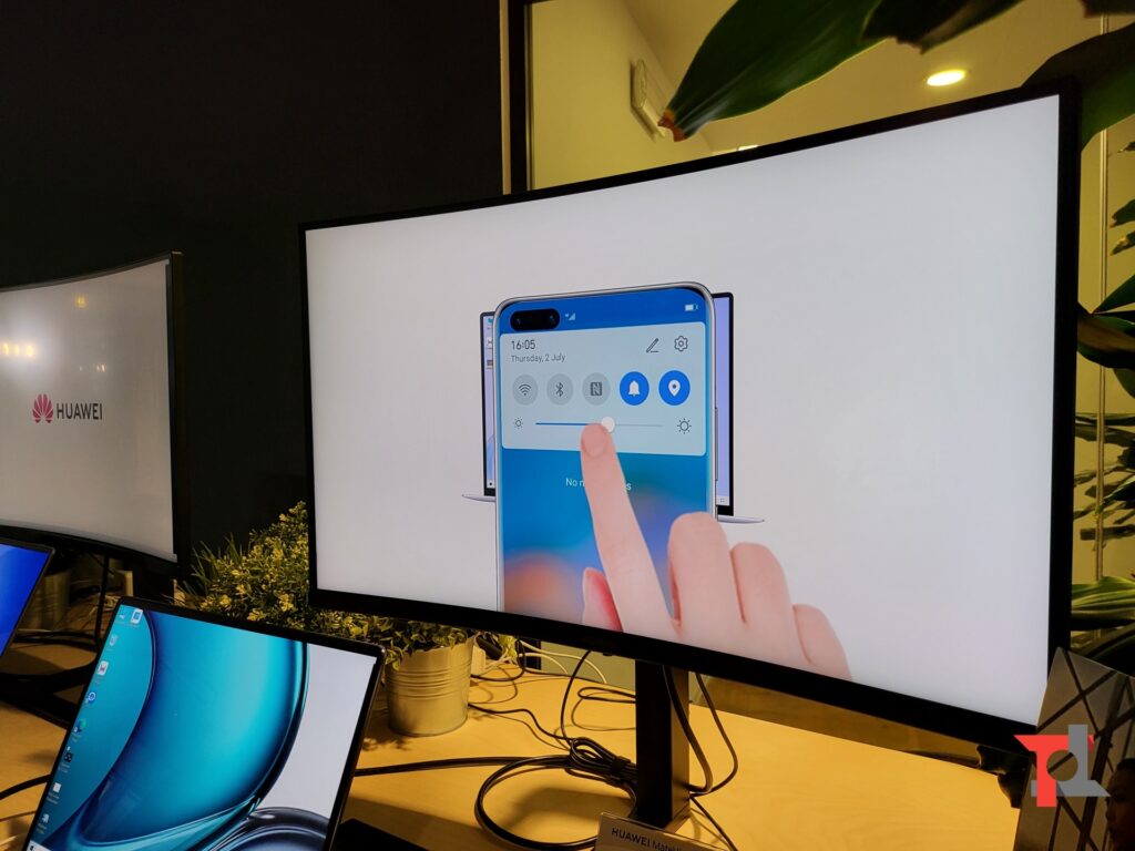 Huawei lancia MateView GT in Italia insieme un paio di accessori per notebook 5