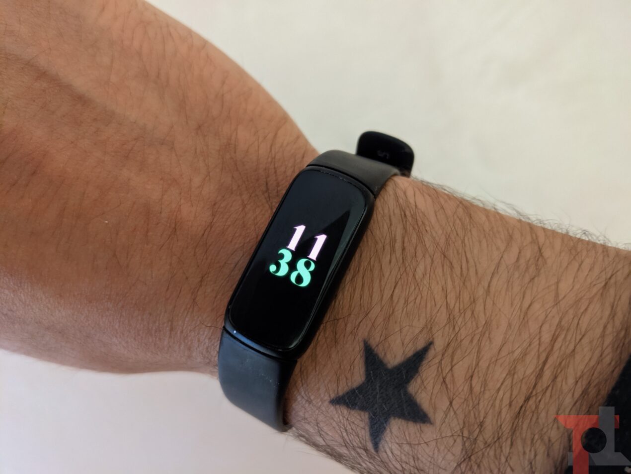 Fitbit Luxe è una ottima smartband ma costa troppo, decisamente troppo