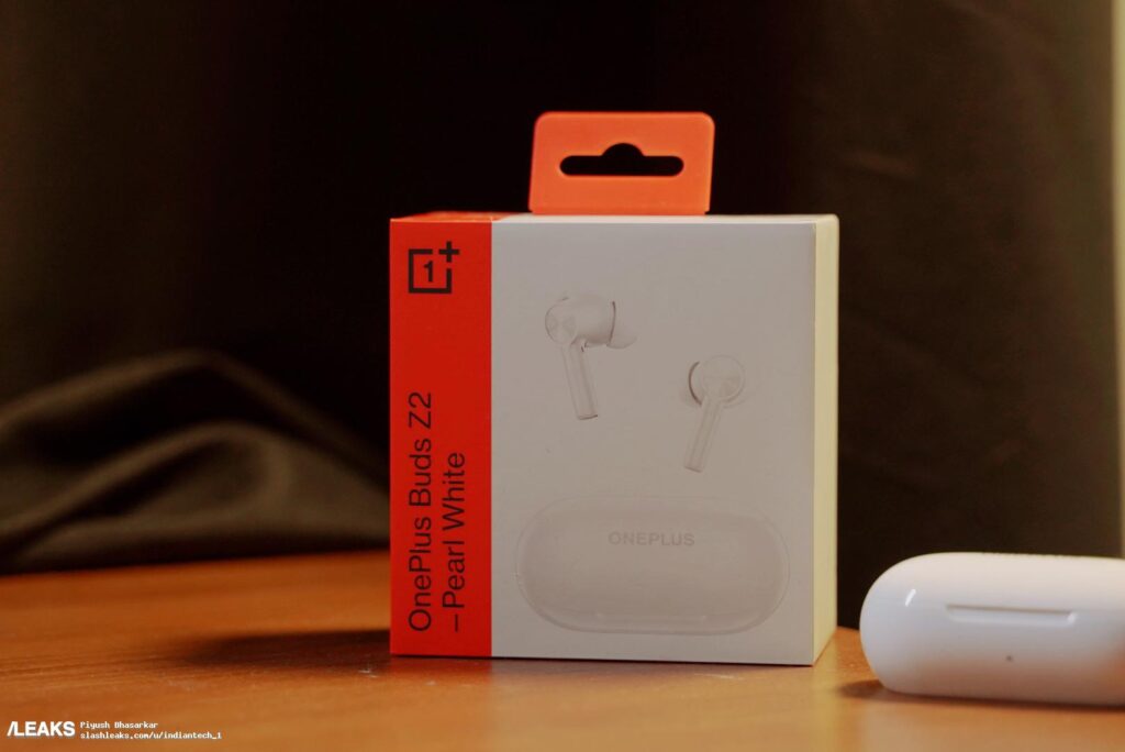 Le OnePlus Buds Z2 si mostrano in render e dal vivo: lancio imminente 2