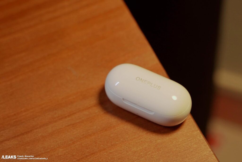 Le OnePlus Buds Z2 si mostrano in render e dal vivo: lancio imminente 3