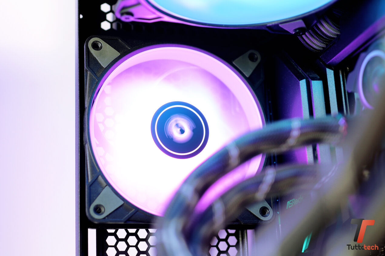 Recensione Arctic P12 PWM PST A-RGB: estetica e prestazioni al top
