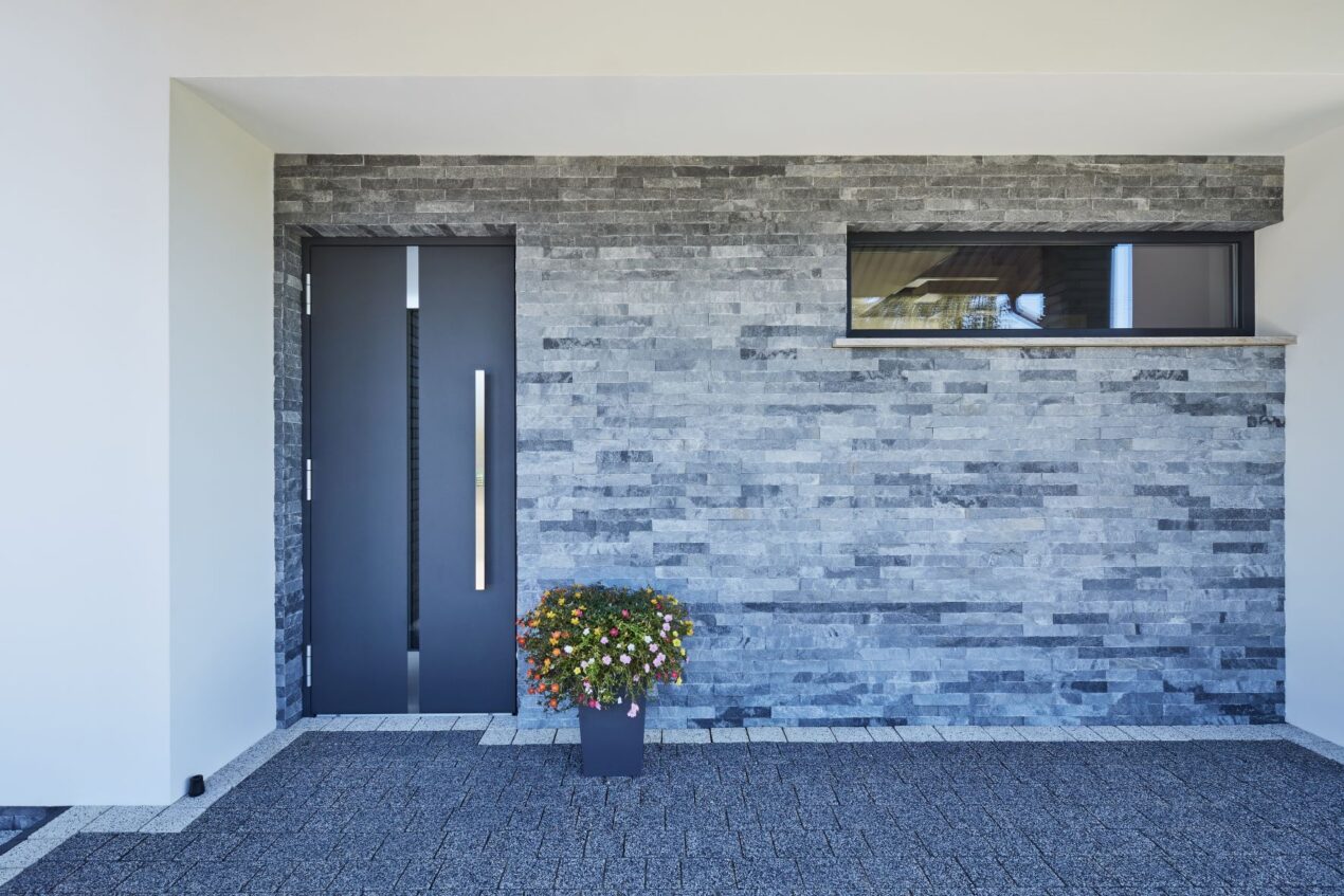 Oknoplast rende l'ingresso di casa smart con i portoncini Tenvis