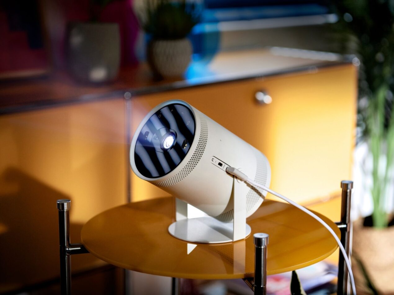 Il proiettore The Freestyle di Samsung è già acquistabile quasi a metà prezzo