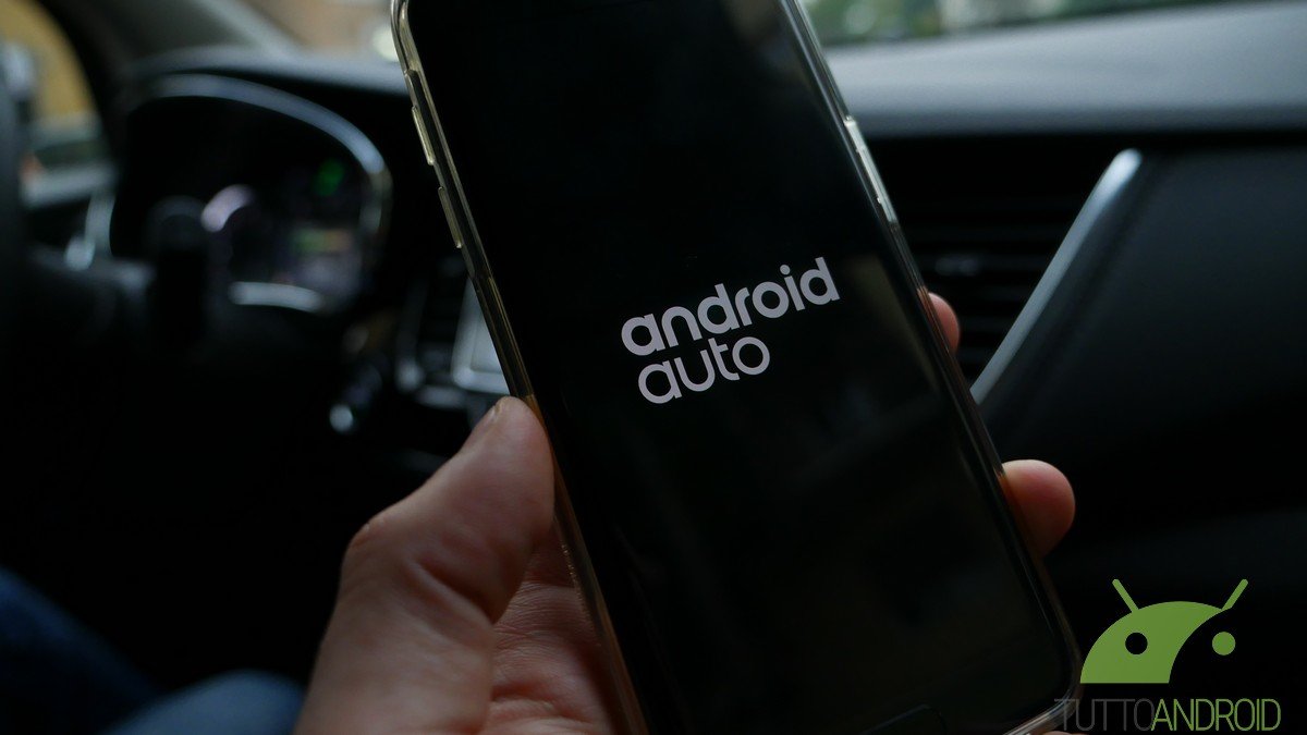 Android Auto si aggiorna alla versione 7.4 e arriva il supporto a un'app per parcheggi