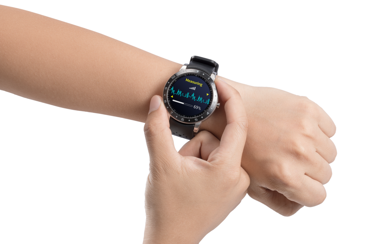 Asus VivoWatch 5 disponibile in Italia con un look classico e funzioni sportive