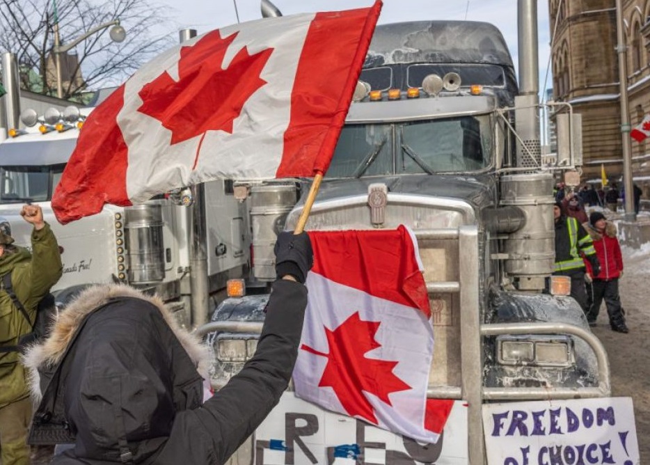 Il governo canadese blocca i wallet del Freedom Convoy