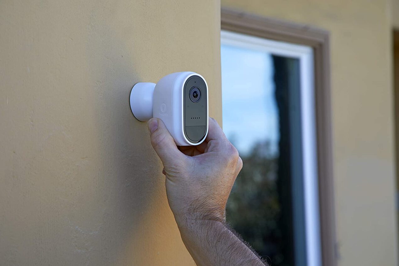 Questa videocamera di sicurezza è quasi regalata su Amazon: duplice offerta!