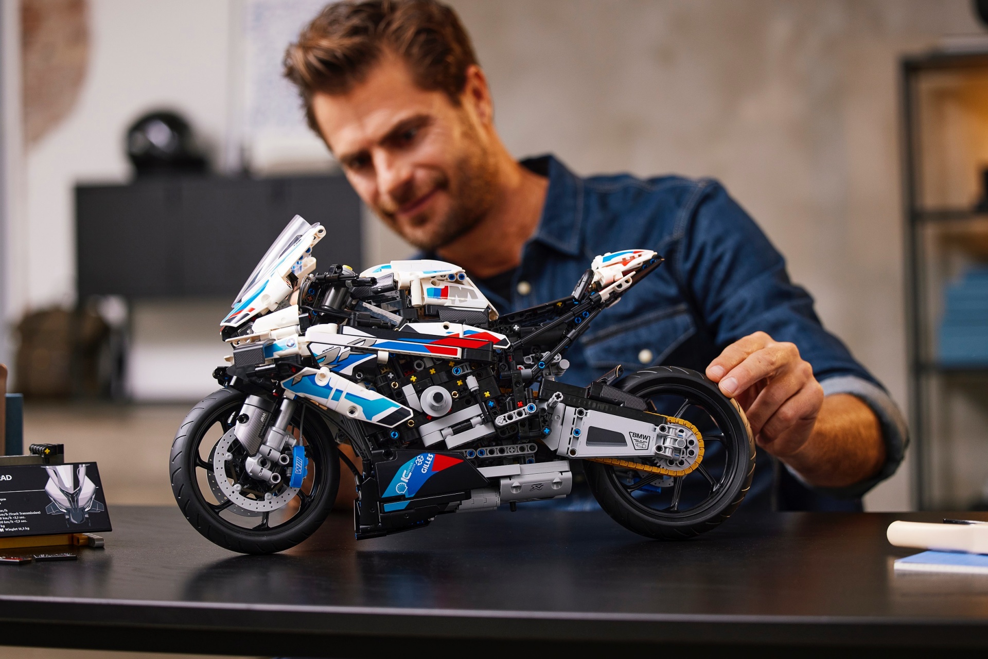 set LEGO Technic dedicato a BMW M1000 RR