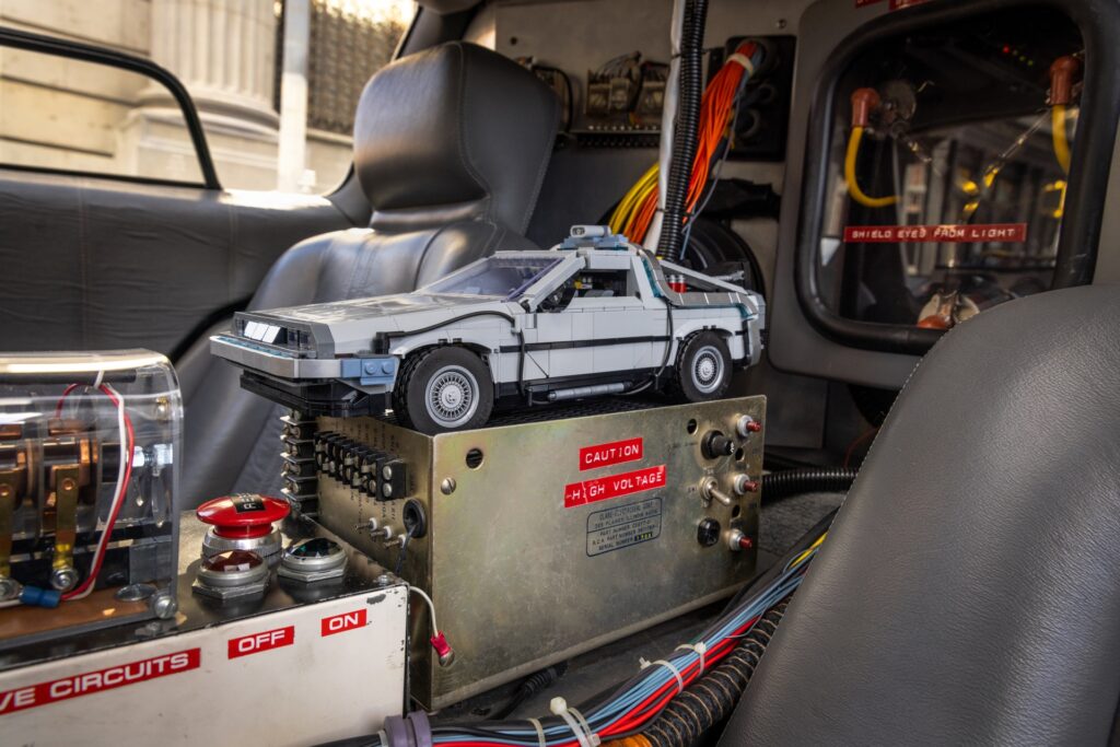 LEGO rende omaggio alla mitica DeLorean di Ritorno al Futuro