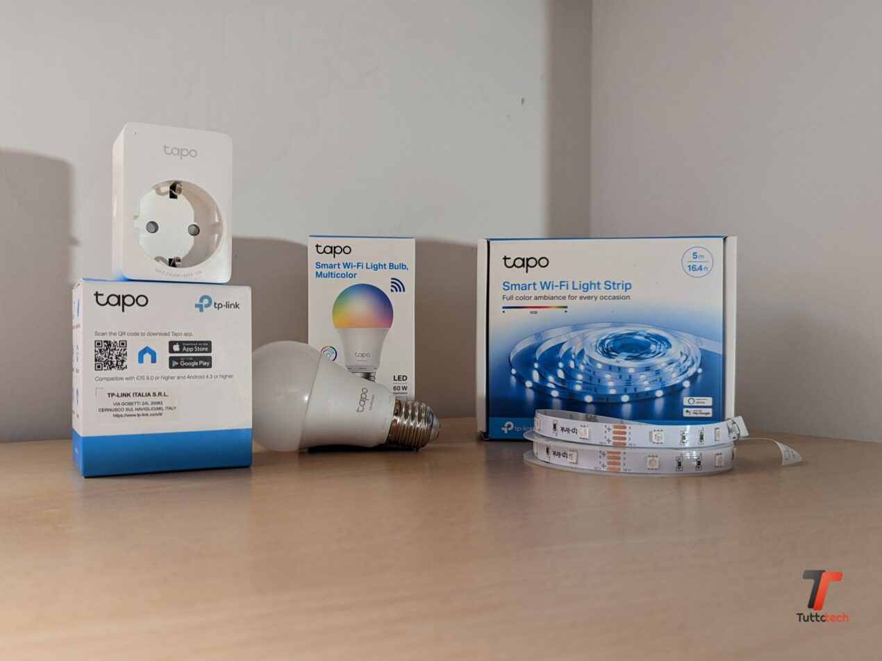 Lampadina, striscia LED e presa intelligente: tre TP-Link per la smart home