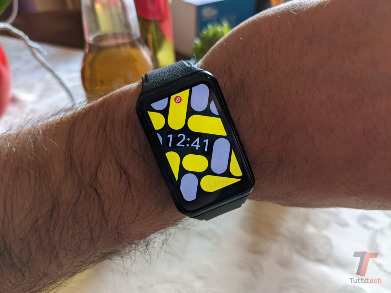 OPPO Watch Free si fa più stiloso con la nuova funzione AI Outfit