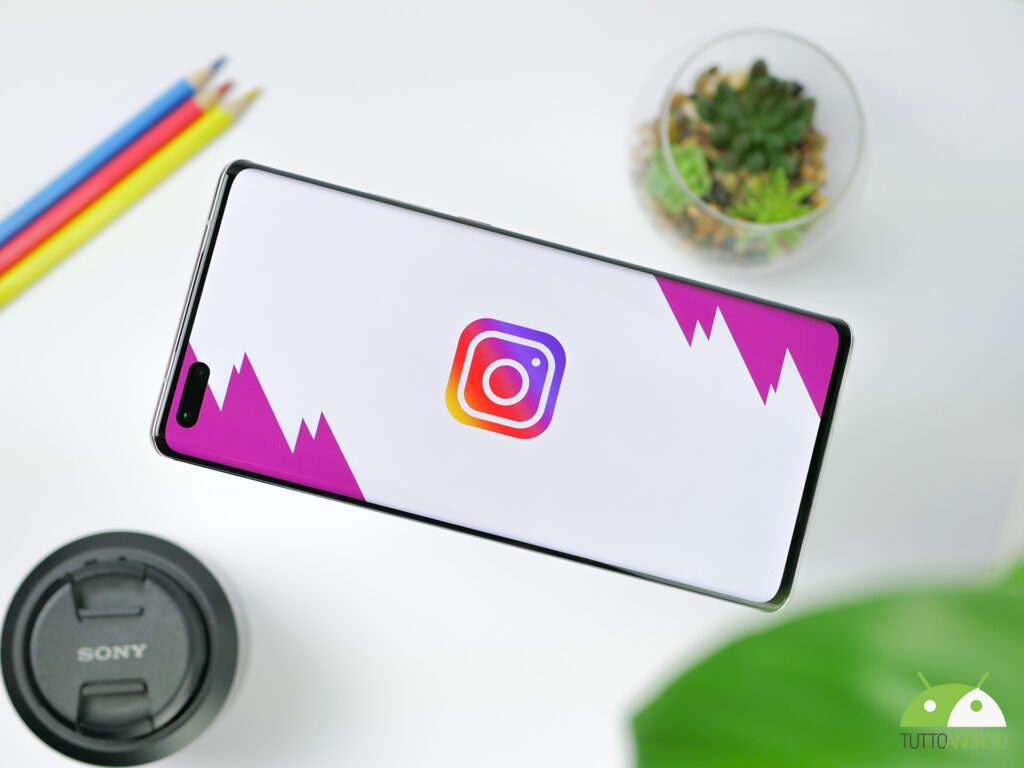 Instagram sta testando un nuovo feed a schermo intero in stile TikTok 1