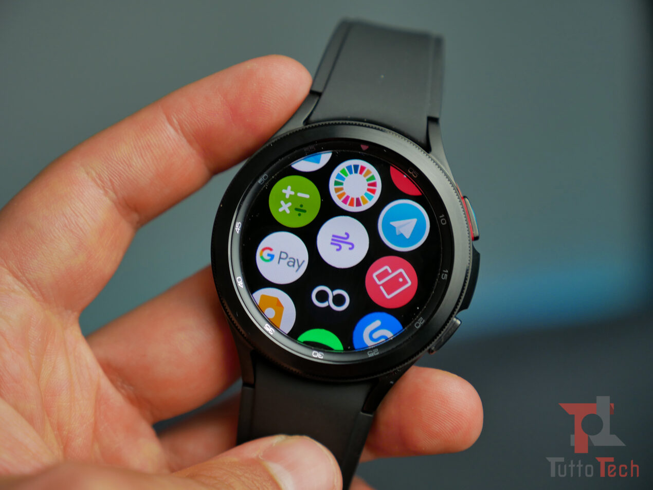 Samsung Galaxy Watch5 sembra disporre di una batteria più grande