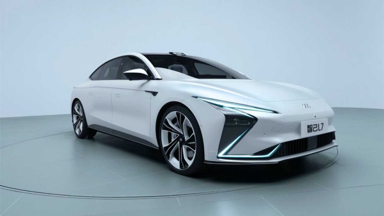 Arriva l'auto elettrica di Alibaba, già pronta per sfidare Tesla (più o meno)