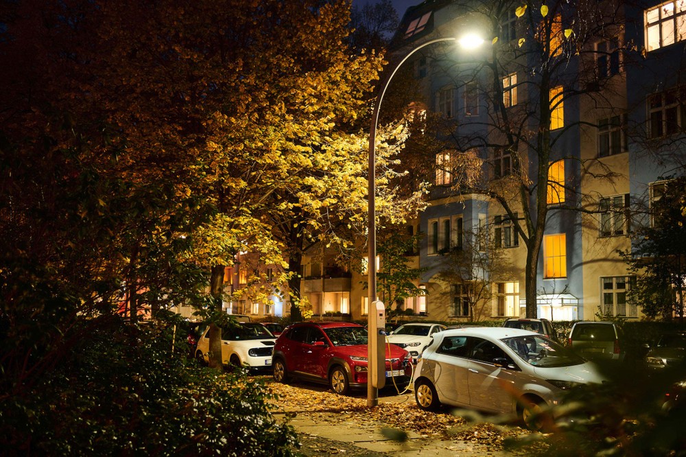 Berlino lampioni con ricarica elettrica
