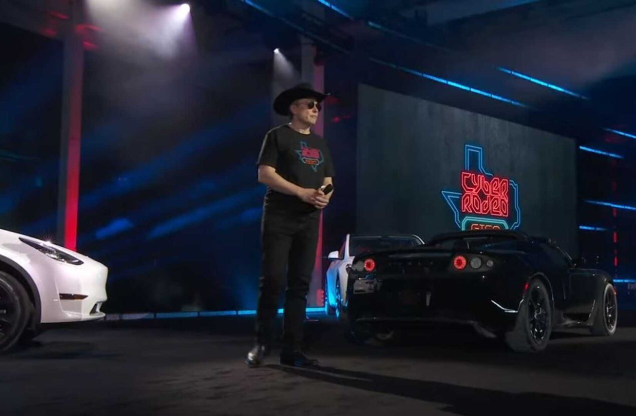 Vestito da cowboy, Elon Musk annuncia Tesla Cybertruck, Semi e Roadster